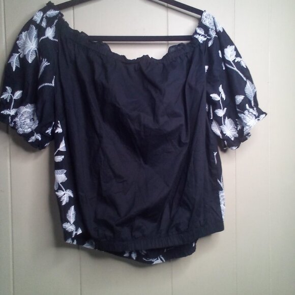 Who What Wear Blouse XXL Cropped Short Sleeve Black White Floral - Picture 4 of 13